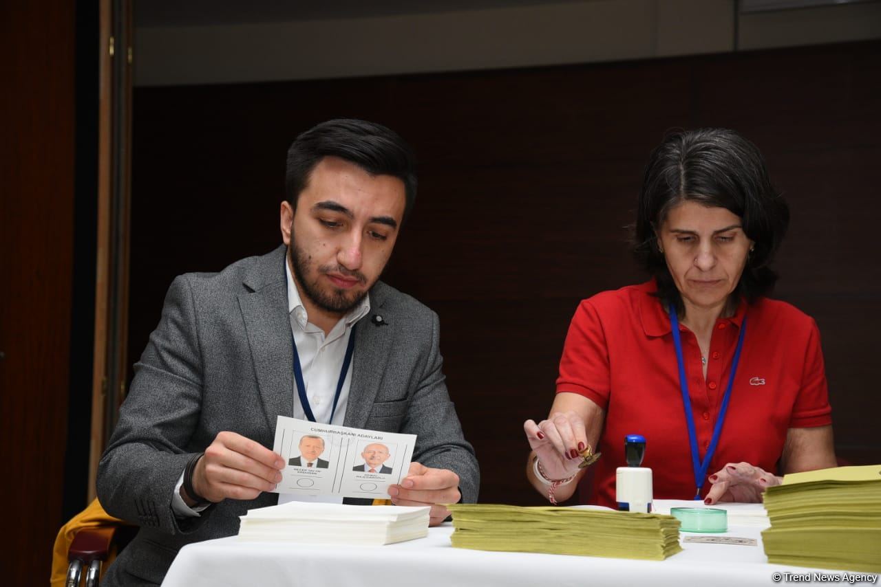 Voting in second round of Türkiyes presidential elections kicks off in