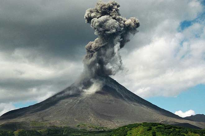 Aleut adalarında vulkan püskürüb