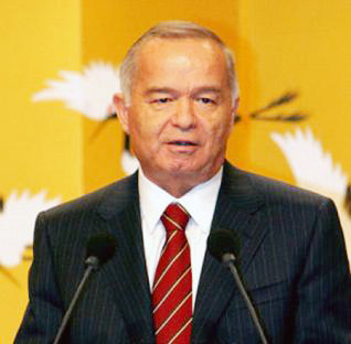 Президент Узбекистана выразил соболезнования главе Франции