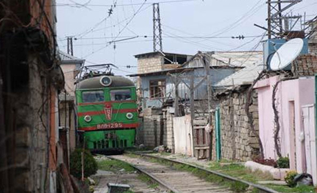 В Азербайджане готовится список незаконных построек вдоль железных дорог