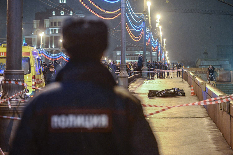 Rusiyada müxalifətçi Boris Nemtsovun qətlində şübhəli bilinən iki nəfər saxlanılıb.