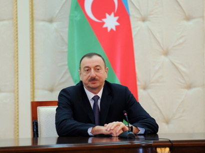 Президент Ильхам Алиев поздравил президента Кореи