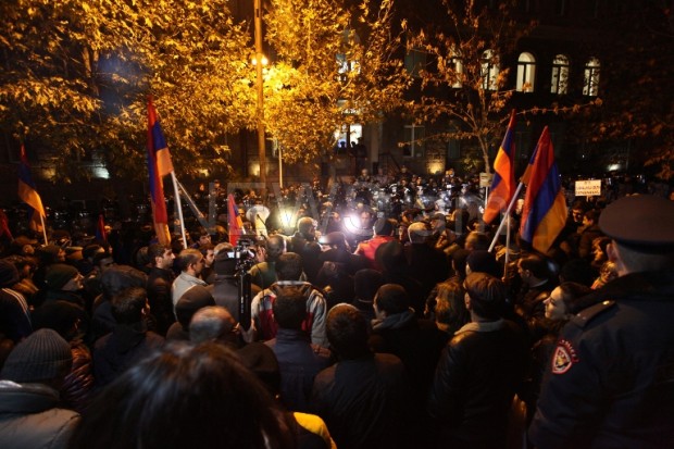 Ermənistanda Sarkisyanın istefası tələb olunur