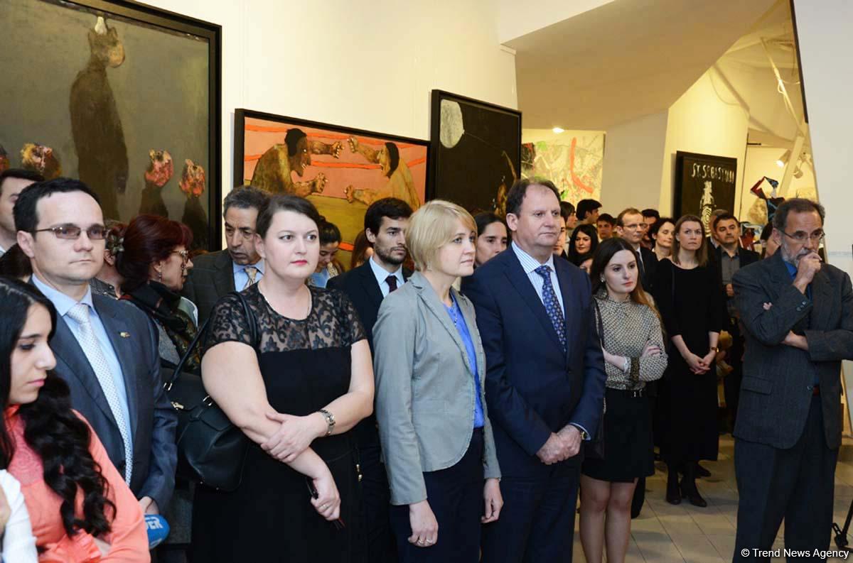 В Баку открылась выставка португальских художников 