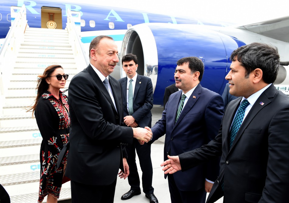 Президент Азербайджана и его супруга прибыли с рабочим визитом в Турцию