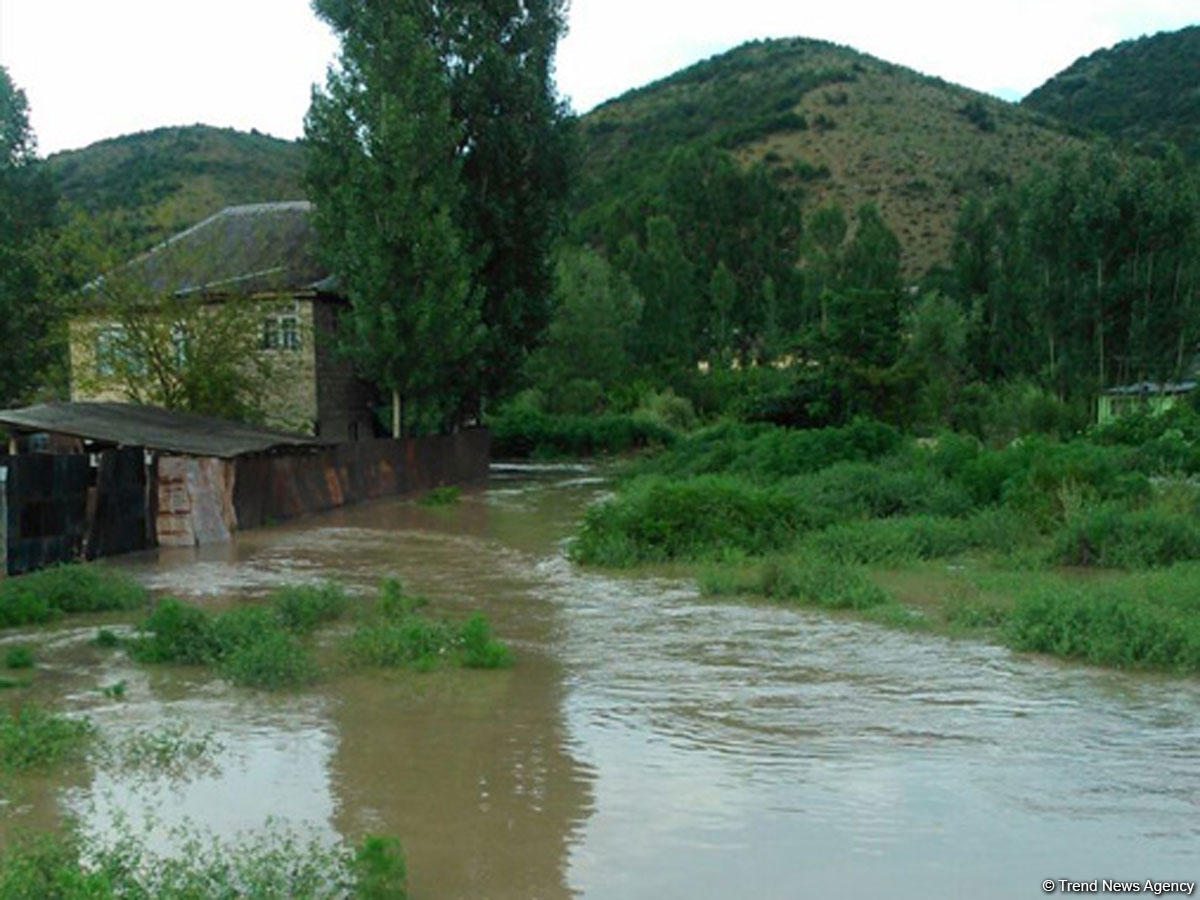 В Шеки эвакуировали 35 человек из-за сошедших селей