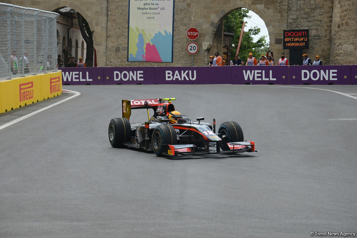 Bakıda GP2 avtomobil yarışlarının praktiki sessiyası başlayıb ( Foto )