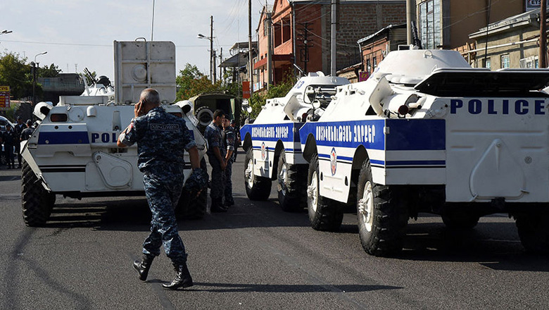 Ermənistanda toqquşmalar nəticəsində dörd polis əməkdaşı xəsarət alıb