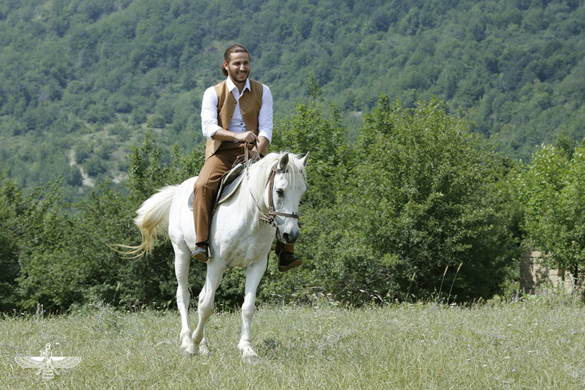 В Азербайджане появился принц на белом коне (ВИДЕО, ФОТО)