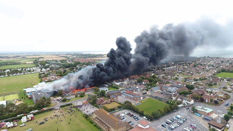 В Британии произошел крупный пожар в школе (ФОТО)