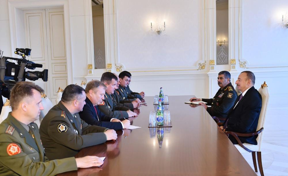 Prezident İlham Əliyev Belarusun müdafiə nazirinin başcılıq etdiyi nümayənd ...