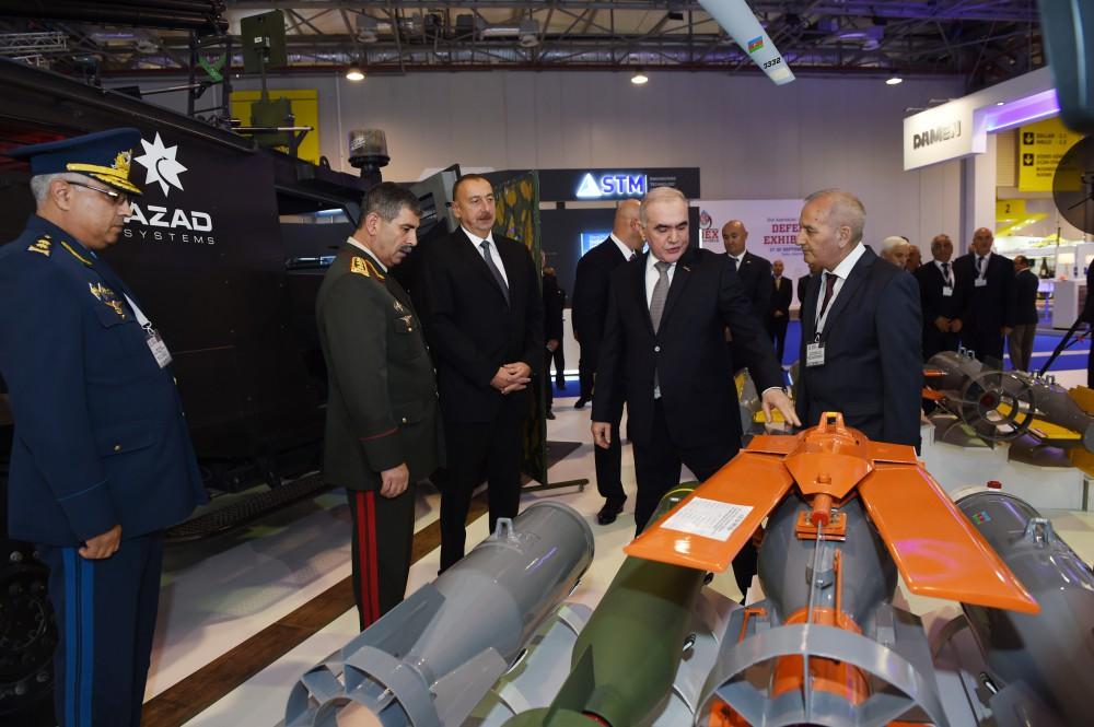 Prezident İlham Əliyev “ADEX 2016” II Azərbaycan Beynəlxalq müdafiə sərgisi ilə tanış olub