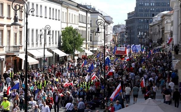 В Варшаве 20 тысяч человек протестуют против введения штрафов за аборты
