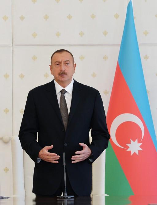 Президент  Ильхам Алиев: В Азербайджане нельзя допускать искусственного завышения цен (Версия 2)