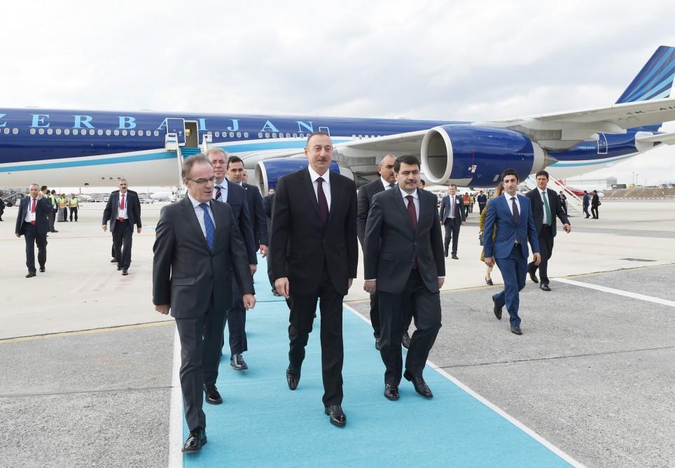 Президент Ильхам Алиев прибыл с рабочим визитом в Турцию (ФОТО)