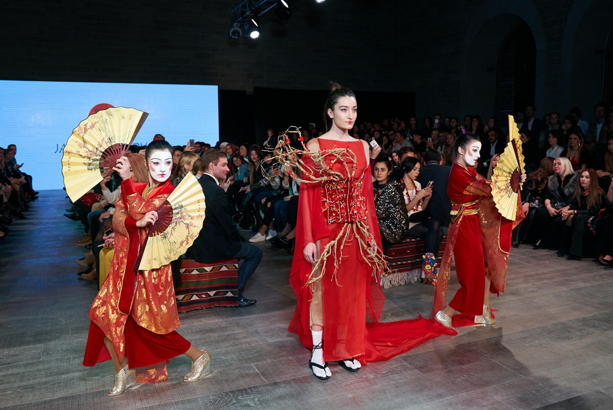 Azerbaijan Fashion Week:       ()