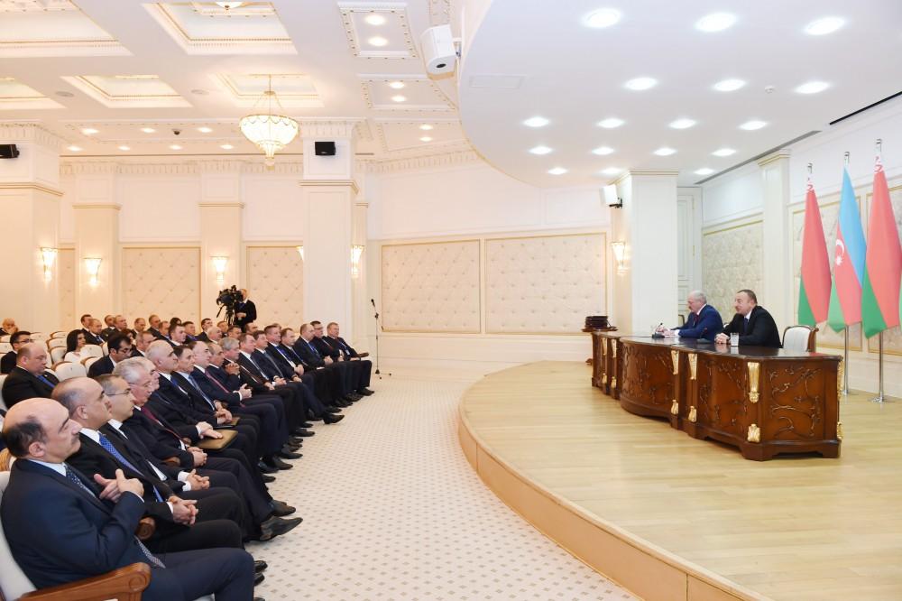 Президенты Азербайджана и Беларуси выступили с заявлениями для печати (ФОТО)