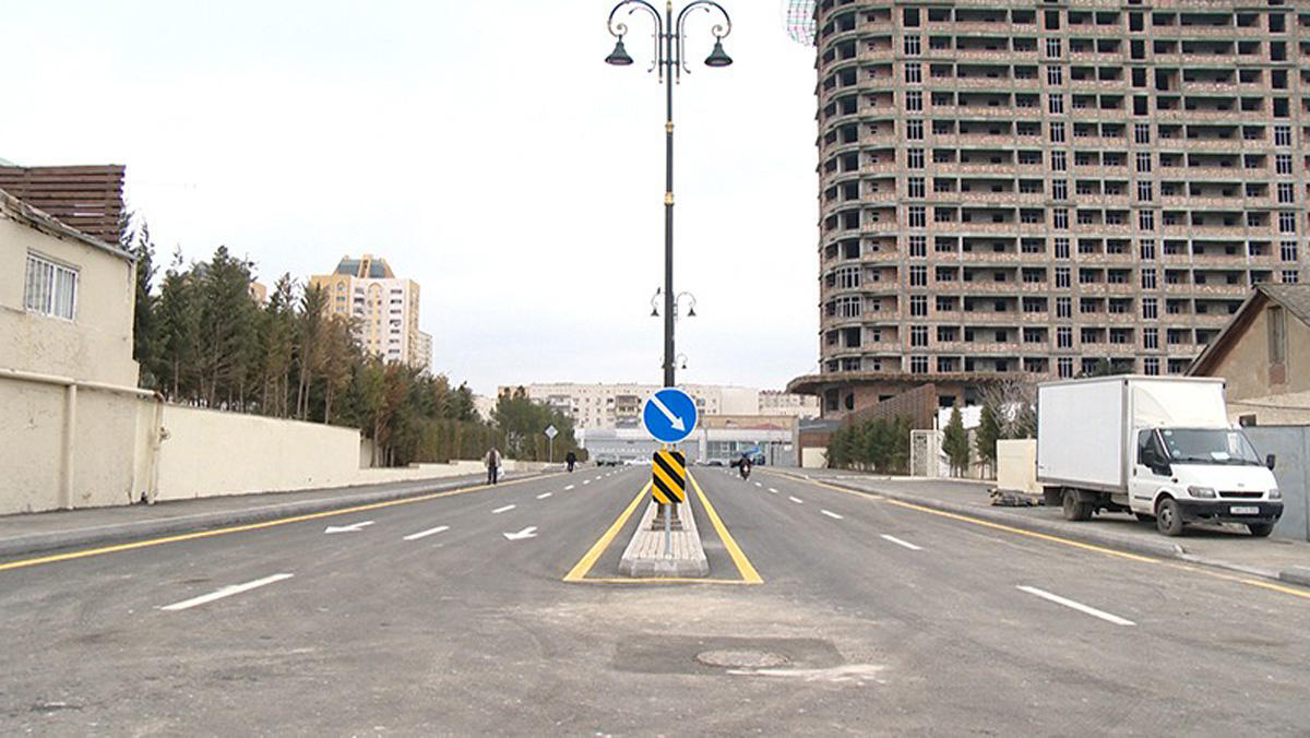 В Баку сдана в эксплуатацию новая дорога на месте снесенного популярного отеля