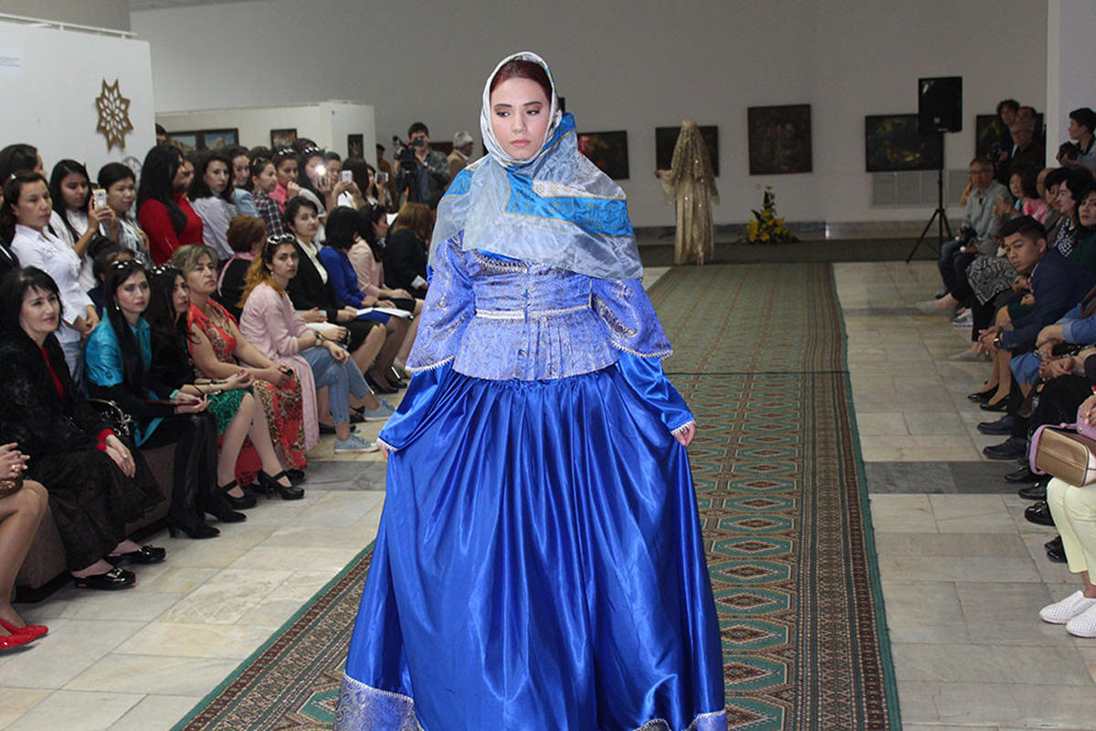 В Ташкенте состоялся показ азербайджанской национальной одежды, присущей Карабахскому региону (ФОТО)