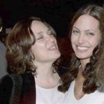 У Анджелины Джоли умерла мать