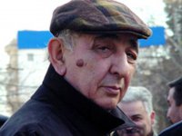 Гаджибаба Багиров - 80 лет: "Надевал бабушкин "чаршаб", цеплял вертел для шашлыка за пояс…"