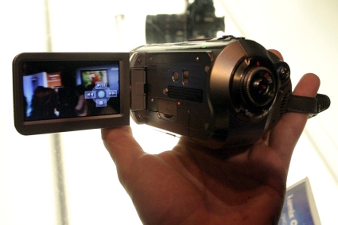 Hands On the Panasonic HDC-SD1 HD Camcorder
