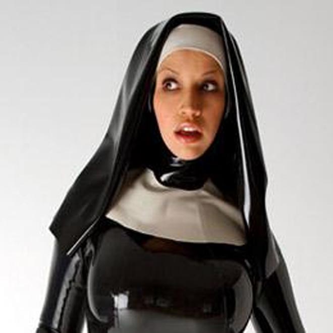 Монахиня выбрала секс-шоп