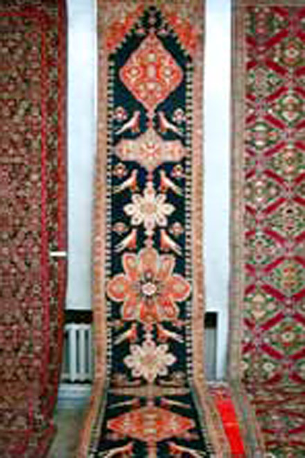 Армяне продают в Европе карабахские ковры