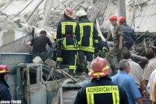 Из-под завалов обрушевшегося здания в Баку извлечены первые пострадавшие (видео)