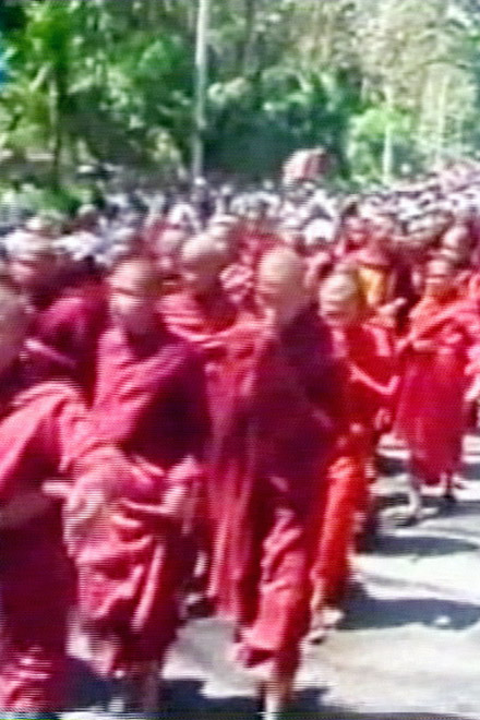 Военная хунта Мьянмы опасается повторения монашеских бунтов (видео)