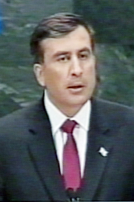 Президент Грузии выступил с инициативой провести президентские выборы 5 января 2008 года