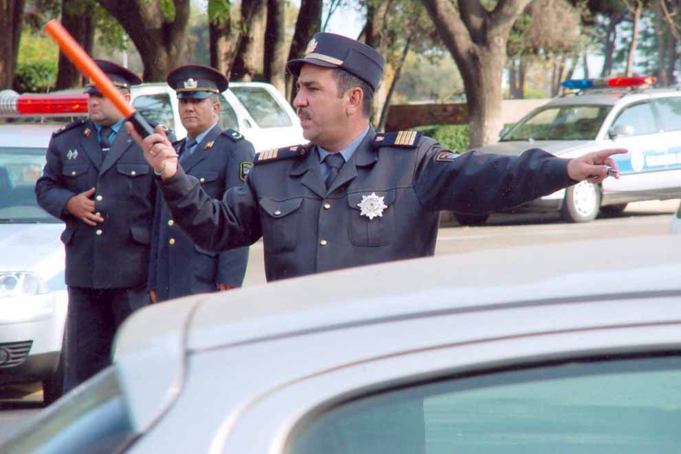 Азербайджанская дорожная полиция больше не будет делать "hormet" женщинам