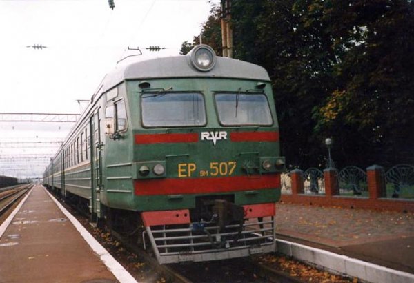 Электровоз столкнулся с поездом на станции Алматы в результате ошибки машиниста
