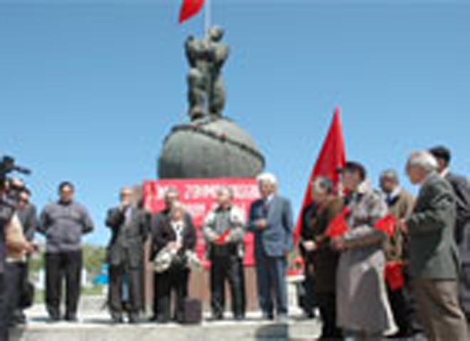 В Баку будет снесен памятник "Азад фяхля"