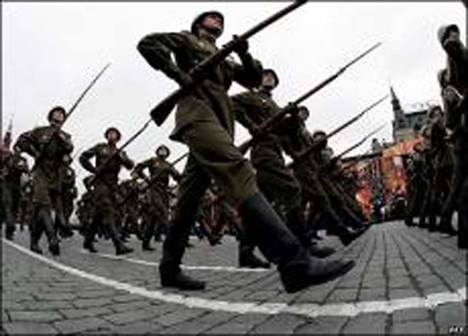 В Пекине проводится репетиция военного парада, центр города перекрыт для движения