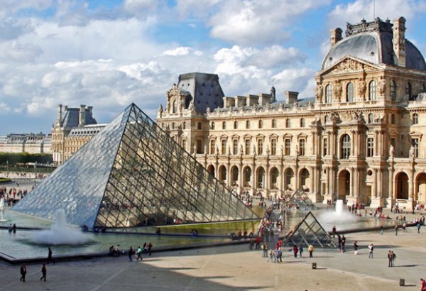 Лувр побил собственный рекорд по посещаемости