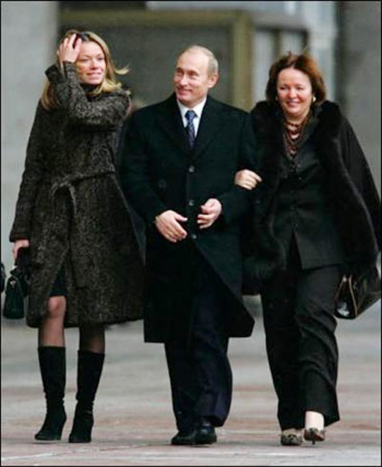 Дочь Путина впервые показалась на людях