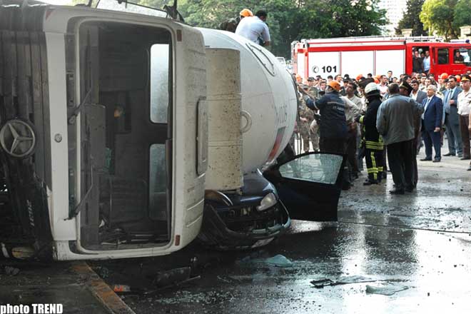 Traffic Incident in Baku Centre: concrete mixer truck trampled down passenger car  (UPDATED)