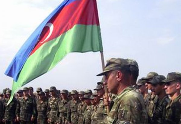 На время службы в армии за работником в Азербайджане сохраняется его место на предприятии - адвокат