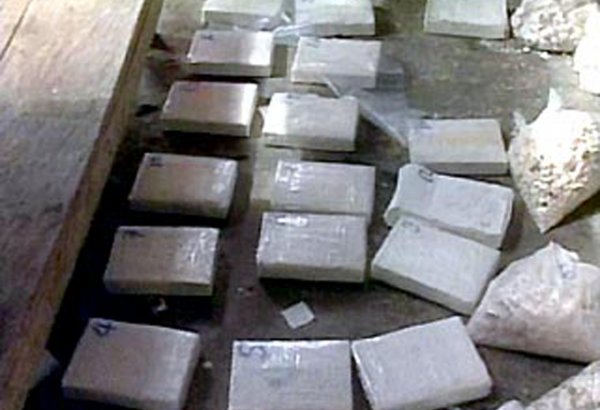 В автомобилях, ввозивших битум из Ирана в Азербайджан, изъяты наркотические вещества
