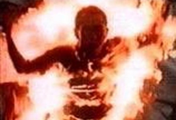 Man commits self-immolation in Tehran