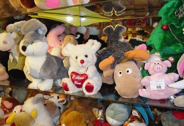 В Италии конфисковали семь миллионов игрушек и рождественских украшений