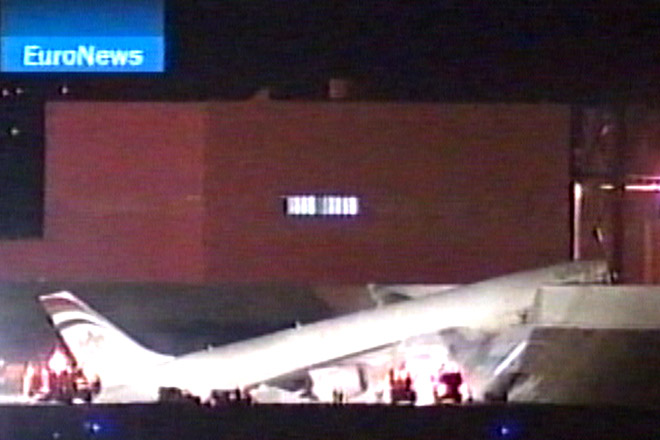 На испытаниях аэробуса A340-600 пострадали 10 человек (видео) - Gallery Image