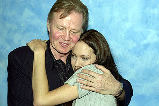 Angelina Jolie wants end to estrangement from her father