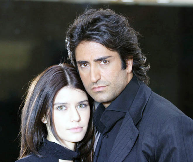 Турецкие актеры Махсун Кырмызыгюль и Берен Саат приедут в Баку