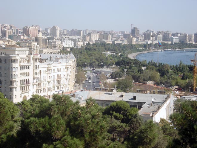 Сотка земли в Баку подешевела на сотни долларов