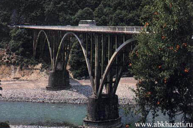 В Азербайджане на 8 км магистрали Гаджигабул - Бахрамтепе, возможно, будет построен новый мост