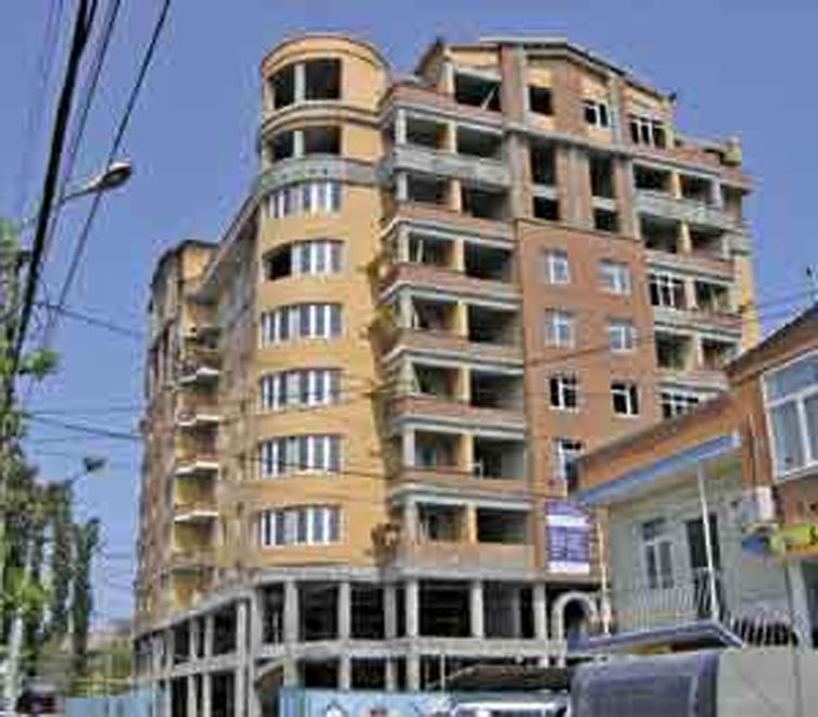 New buildings cheapen in Baku