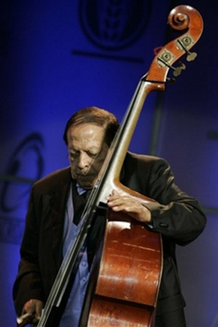 Cuban bassist Cachao dies; mambo pioneer