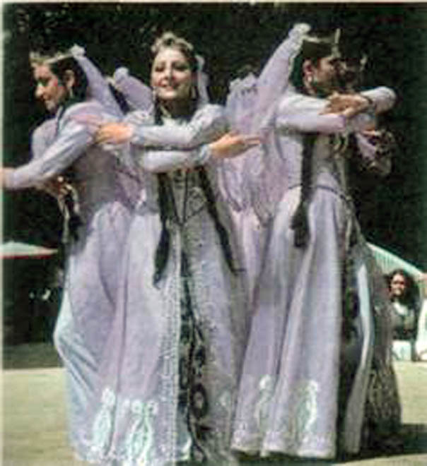 Сегодня 30-летие азербайджанского фольклорного ансамбля "Ирс"